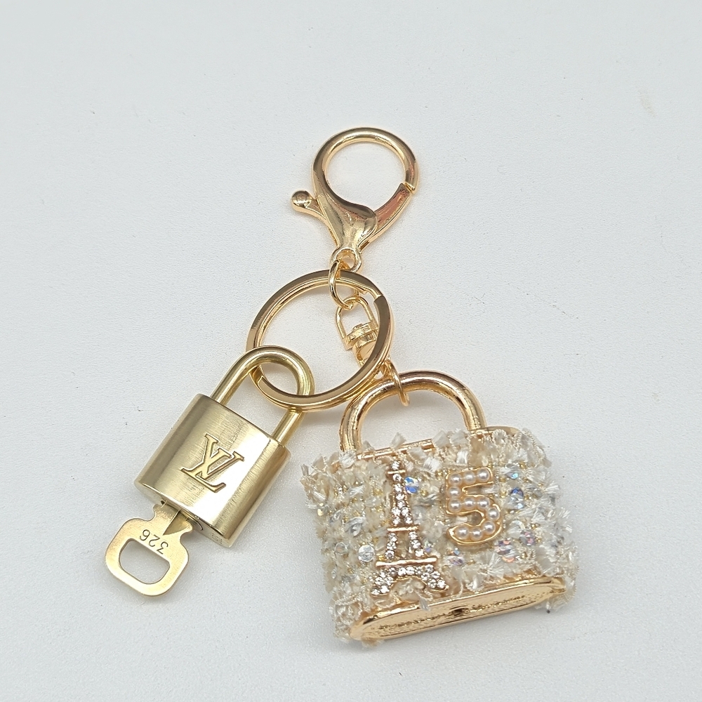 100% Authentic Louis Vuitton Lock & Key Gold with Unbranded Keychain, Keycharm - Picture 6 of 12